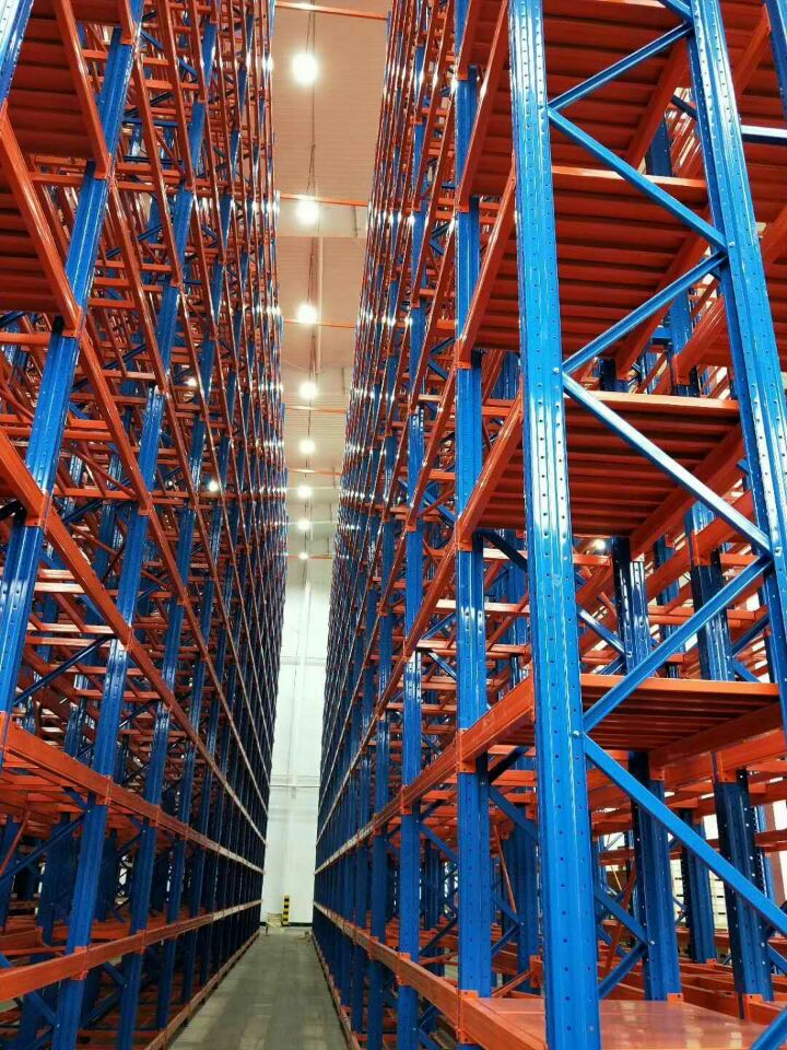 聊城大倉(cāng)庫貨架9米多高安裝完畢